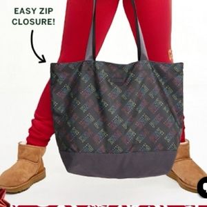 Vs pink weekender zippered tote